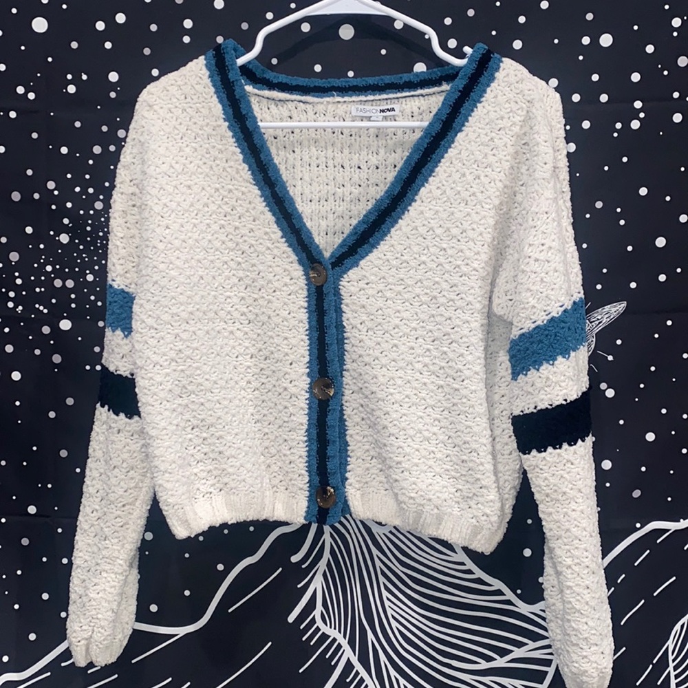 IVORY BUTTON CARDIGAN/SWEATER